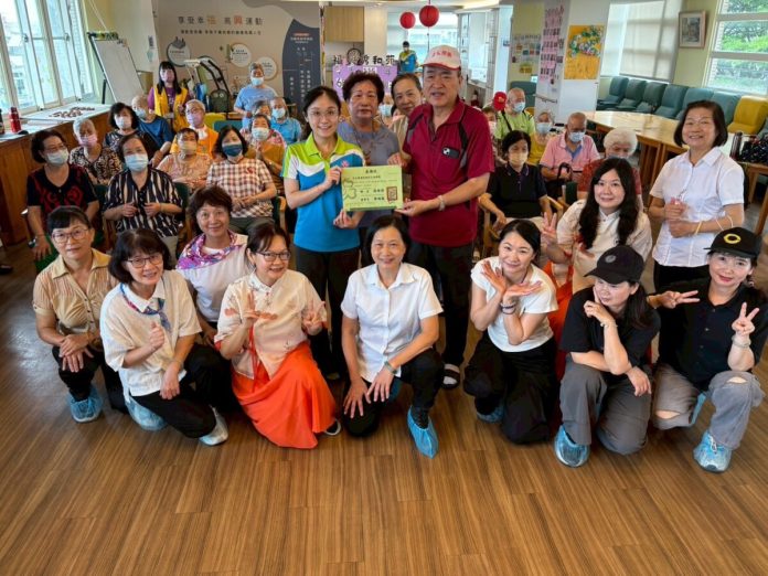 懷舊金曲喚回青春記憶　福興秀和苑長輩樂開懷同樂