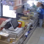 桃園男持刀搶超商遭店員冷回「不要」 尷尬落跑下場慘了 桃園男持刀搶超商遭店員冷回「不要」 尷尬落跑下場慘了