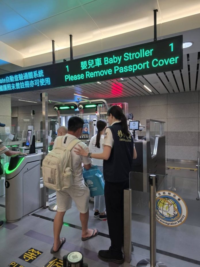 台中國際機場直飛成都天府今啟航　移民署增派人力、推e-Gate提升通關效率