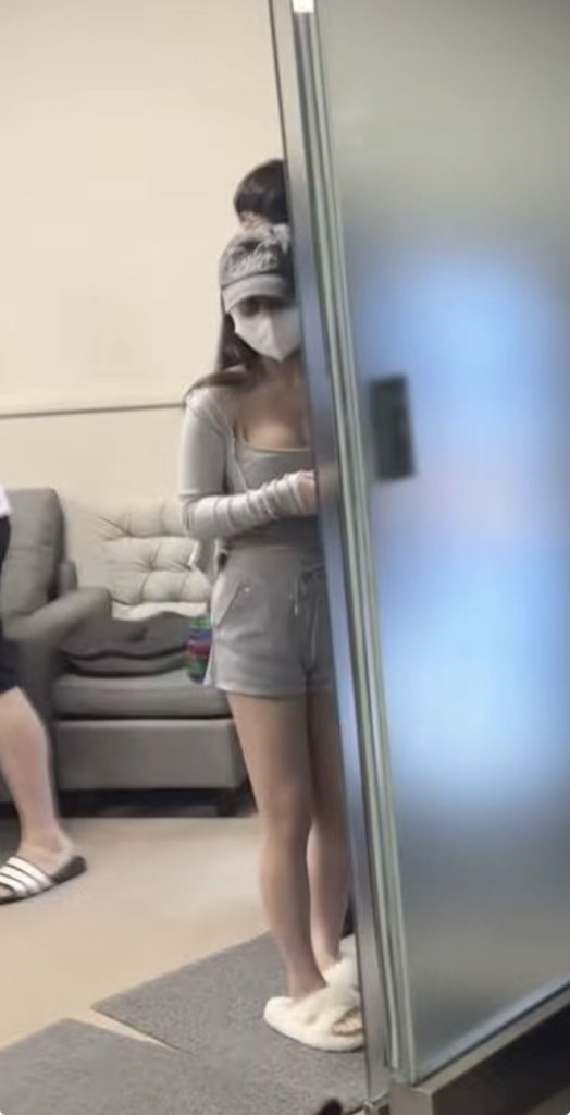 新莊德州撲克店衝突！男子自稱「我洪門的」　灰衣妹成吸睛嬌點