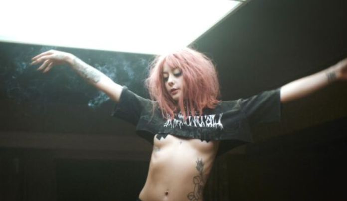 AV女優「全裸激戰」！揭18禁色情片場　鹹濕畫面全放送