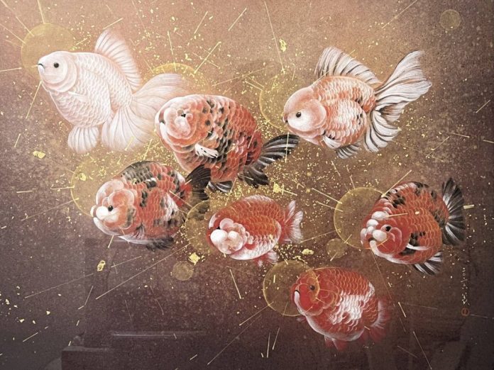 悠游於畫布之間　郭羲以金魚書寫生命美學