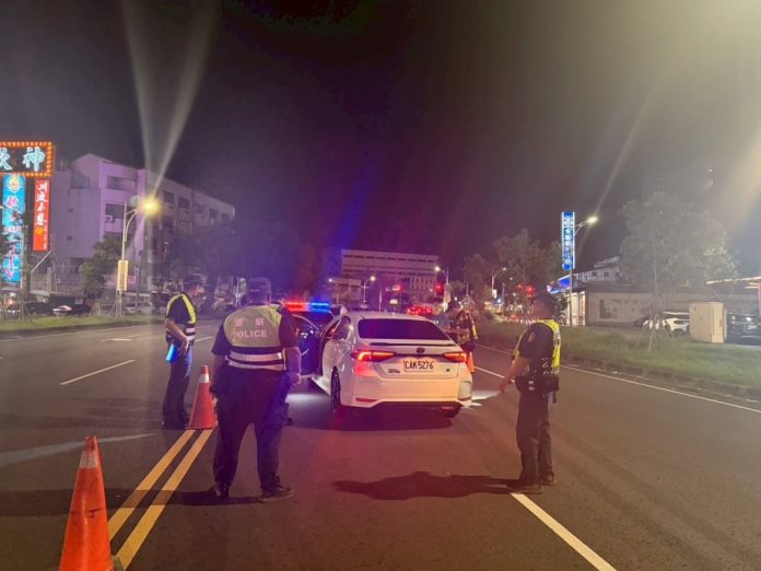 全國聯防毒駕！嘉市警攜手保五周六夜雷霆出擊　封閉式路檢斷毒路