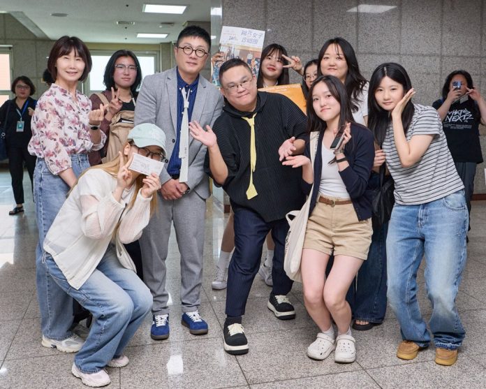 《陽光女子合唱團》登富川影展感動韓國觀眾　《和聲》導演姜大奎盛讚台灣改編