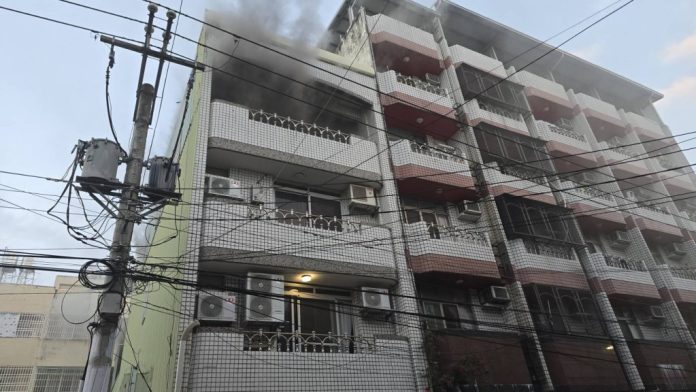 台中大里住宅清晨火警　一家5口受困陽台獲救　3人輕微嗆傷送醫