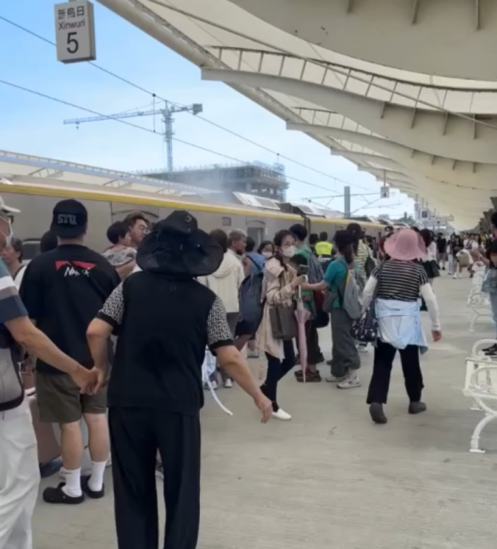 手持電風扇起火！　台鐵區間車內煙霧瀰漫旅受驚嚇