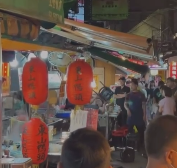 豐原廟東夜市攤商越界爆衝突！　肢體推擠砸攤兩攤商受傷