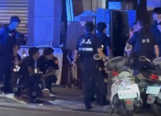 板橋街頭爆衝突!民眾目擊多人持螺絲起子互毆 疑因債務糾紛引發 板橋街頭爆衝突!民眾目擊多人持螺絲起子互毆 疑因債務糾紛引發