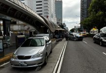 台中科博館BRT優化公車站公車與兩車相撞！　4人受傷
