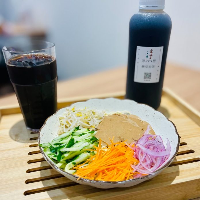 從仙草起家「淳戀涼麵」堅持天然！曾燒稻草意外引消防車