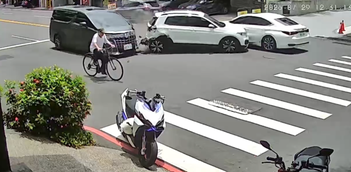 恍神釀禍！台中大里休旅車追撞再撞對向自小客車　3車「咪咪冒冒」3人受傷