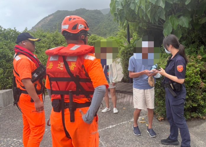 颱風天玩命？桃園5人風箏衝浪拒上岸 海巡會同警方強勢開單