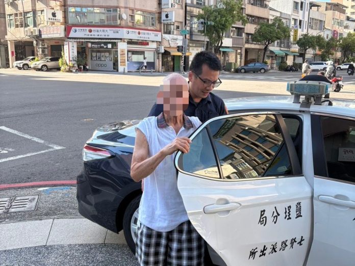 8旬翁烈日下迷途　鹽埕警即刻救援迷途長者