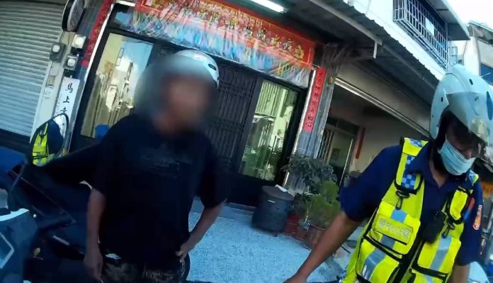 男騎車竟掛自家門牌當車牌　毒駕遇湖內警秒露餡遭送辦