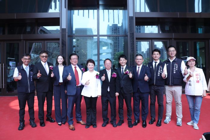 百貨品牌爭相插旗台中！挑戰千億元大關！  台中市長盧秀燕任內百貨量販營業額成長45%　