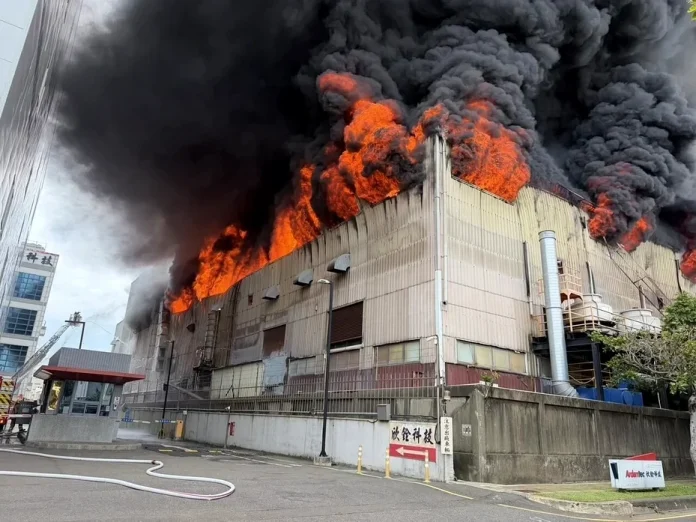 湖口廠烈焰吞屋頂！17車34人急救火　鄰廠欣銓（3264）最新回應