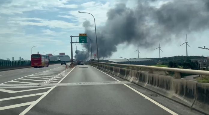慎防觀音工廠火警影響 台61線34K主線、平面道路緊急封閉管制