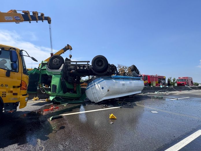 國道1號下營路段「爆胎」事故！聯結車失控撞護欄釀1死