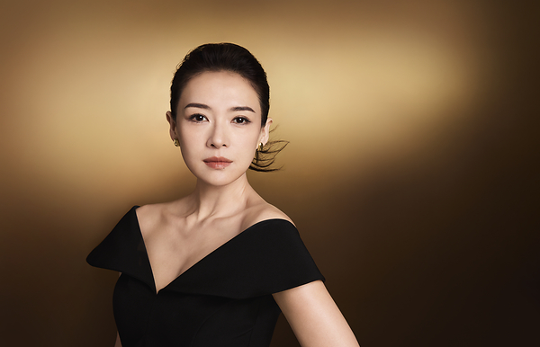 章子怡：Clarins Precious 系列的新代言人
