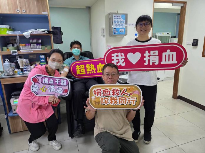 高雄郵局「捐熱血 郵愛心」號召民眾挽袖捐血