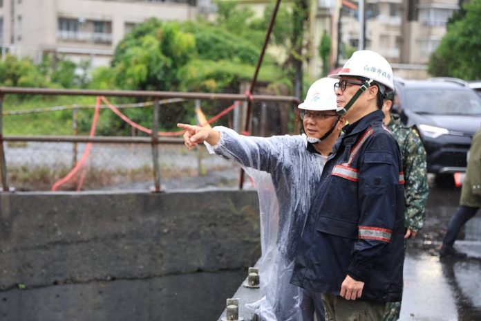 豪雨狂炸高雄！陳其邁防汛視察　馬不停蹄掌握各區災情