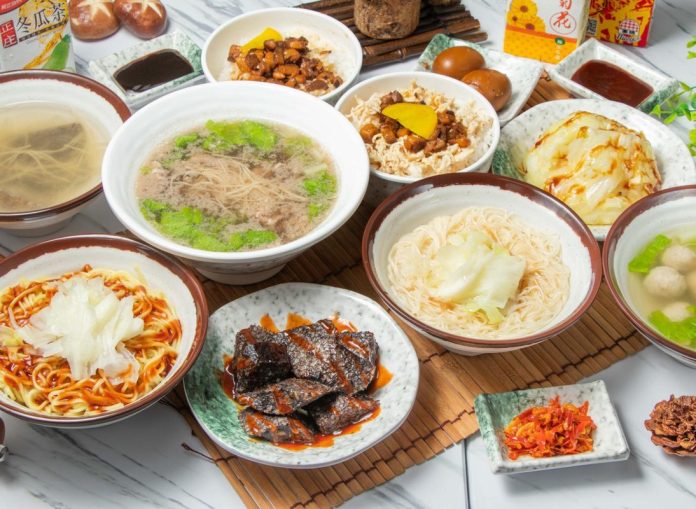 板新站必吃美食！餐點現做、牛肉現沖 小吃也能吃出誠意