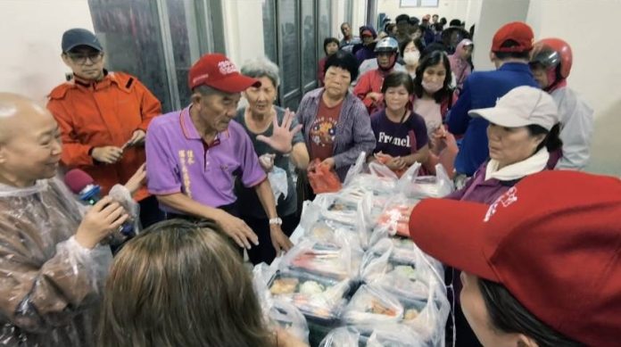 佛教界集結愛心挺災區 逾千份熱食、物資送進受災區
