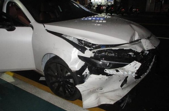 男疑吸毒駕車連撞四機車       警方唾液毒品初篩呈陽性