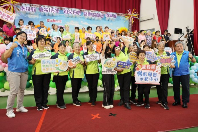 南投祖父母節暨樂齡成果展登場　500人祖孫創意走秀展現青銀共融