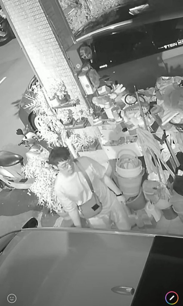 台中車門未鎖慘痛代價！　眼睜睜看著錢被賊拿走還在車內數錢