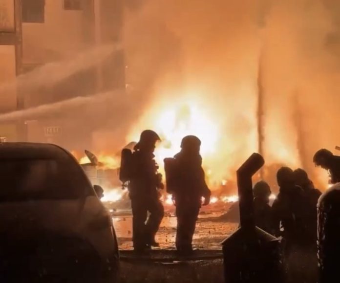 快訊／台南深夜爆炸…「3警消、10民眾」傷 8房、11車受損