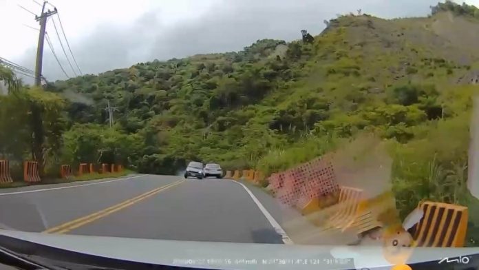 影／罕見「3輛多利800」跑台7甲山路失控　過彎失控衝對向撞BMW
