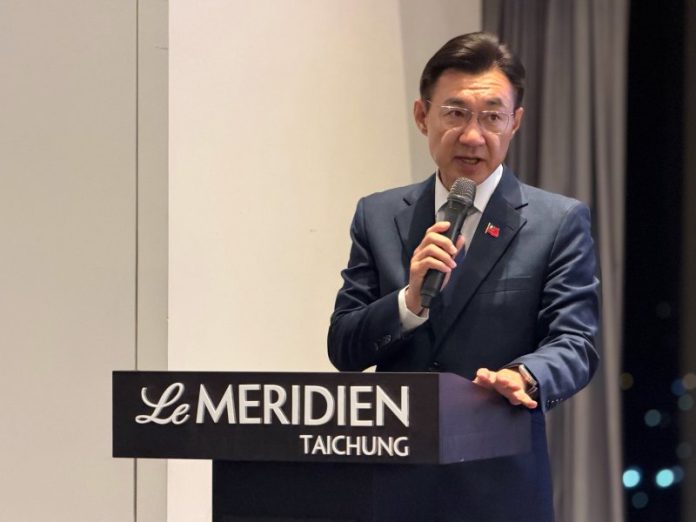 江啟臣全英文對話臺中美國商會　拋三大委員會、捷運紅線打造國際臺中