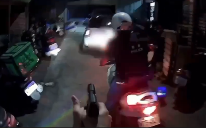 新莊傳槍響！自小客車拒檢衝撞警車　警開6槍男駕駛胸部中槍