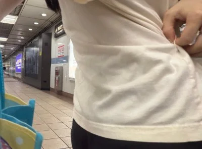 北捷車站驚見疑似「潑精狼」！忠孝復興站朝妙齡女潑灑　警通知到案移送法辦