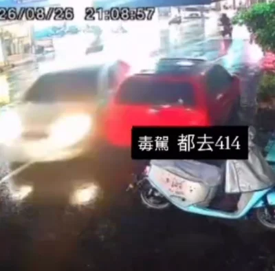 台中潭子毒駕逆向肇事！　撞停路邊9輛汽機車