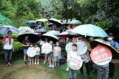 台灣好行帶孩子Fun暑假！家扶童採果看劇團　菱波官田線玩遍西拉雅