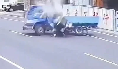 彰化和美外送機車攔腰撞迴轉貨車！　飲料噴飛外送員顱內出血昏迷  