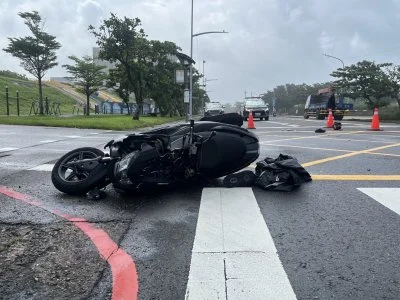 高雄死亡車禍！大貨車「疑違規」沒禮讓　 23歲騎士斷魂