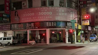 獨／美髮店占騎樓成路霸！自拆但「只拆一半」　工務局今將動手