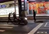 板橋盃格鬥賽!過馬路險釀擦撞爆衝突 路人與機車騎士開打 板橋盃格鬥賽!過馬路險釀擦撞爆衝突 路人與機車騎士開打
