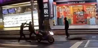 板橋盃格鬥賽!過馬路險釀擦撞爆衝突 路人與機車騎士開打 板橋盃格鬥賽!過馬路險釀擦撞爆衝突 路人與機車騎士開打
