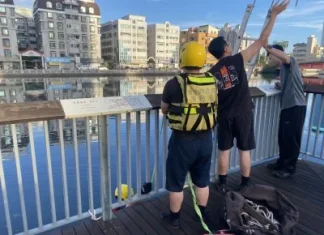 台南運河漂浮屍!民眾清晨驚見嚇壞報案 男身分死因待查 台南運河漂浮屍!民眾清晨驚見嚇壞報案 男身分死因待查