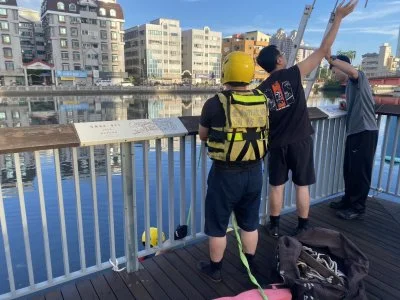 台南運河漂浮屍！民眾清晨驚見嚇壞報案　男身分死因待查