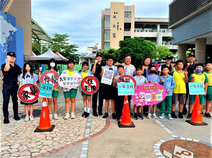啟動開學護童勤務　嘉市警站第一線守護學童上學路