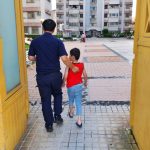 「想找爸爸」9歲男童迷途淚灑鳳山 警暖心安撫助返家