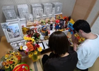 邊開車邊刷TikTok!卡車司機撞死赴遊樂園一家五口 庭上無悔意惹怒家屬 邊開車邊刷TikTok!卡車司機撞死赴遊樂園一家五口 庭上無悔意惹怒家屬