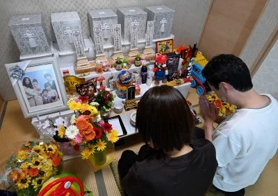 邊開車邊刷TikTok！卡車司機撞死赴遊樂園一家五口　庭上無悔意惹怒家屬
