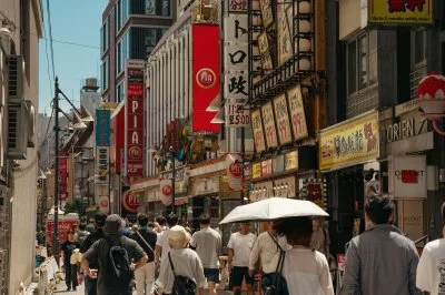 日本人問「背包哪裡買」竟是嫌擋路！台人傻眼：陰陽怪氣