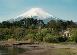富士山奪命意外!57歲印尼男登山猝死 旅行團竟沒等他就走 富士山奪命意外!57歲印尼男登山猝死 旅行團竟沒等他就走